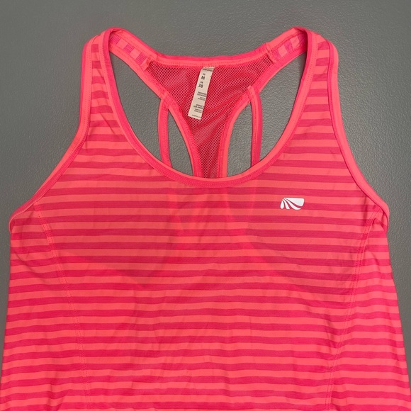Women's Workout Tank Size Medium - Picture 2 of 4